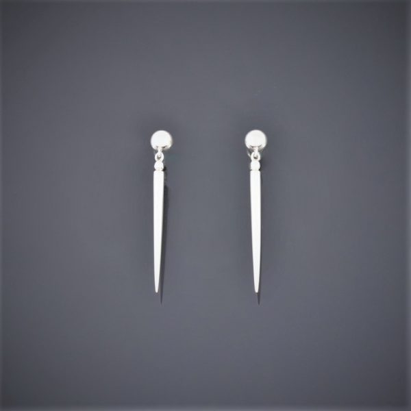 A solid silver spear-point shaped pair of dangle earrings. Secured with ball stud and butterflies
