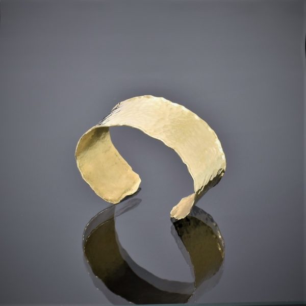 18ct yellow gold hammered cuff left view
